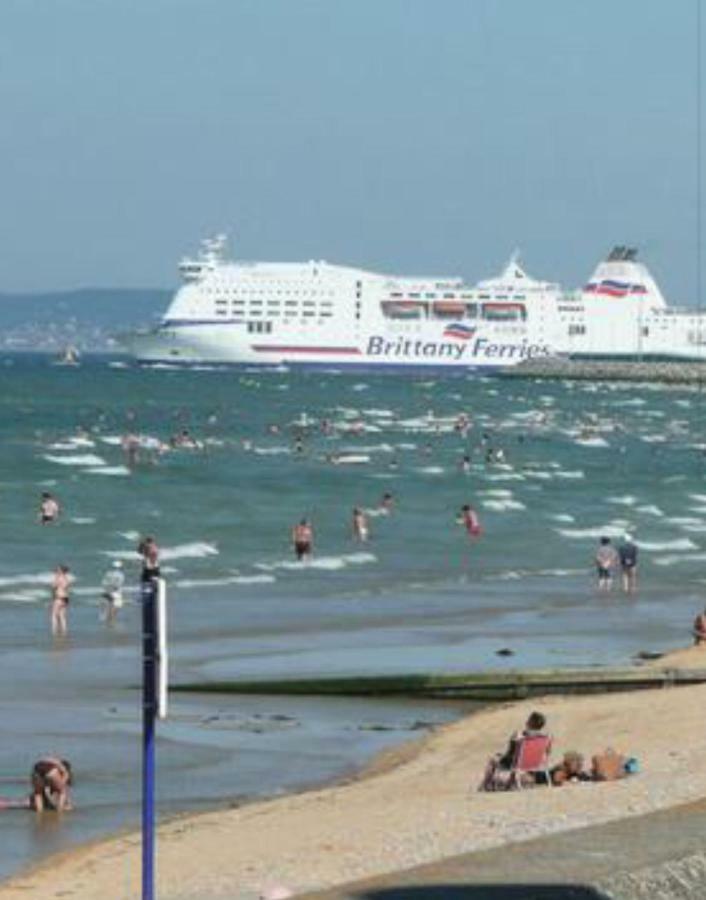 Le Riva Plage Appartement Ouistreham Exterior foto